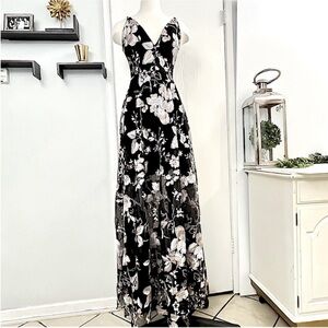 Avery Sleeveless  Black Pink Embroidered   Floral Maxi Dress Size 4